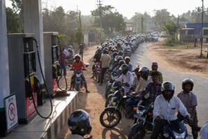 জ্বালানি সংকট প্রতিদিনের জীবন ও অর্থনীতিতে তীব্র প্রভাব