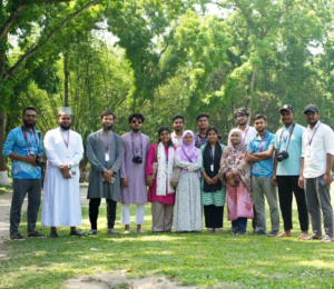 লেন্সে জীবনের গল্প : ইবি ফটোগ্রাফিক সোসাইটির “স্ট্রিট স্টোরিজ” ফটোওয়াকে একদিন